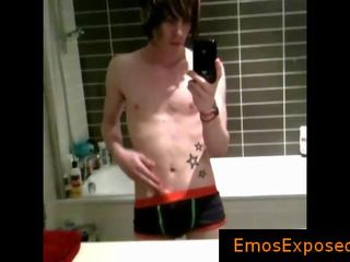 Tatooed emo twink selfshot i speil