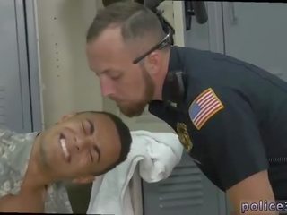 Video seksi homoseks pria petugas polisi dan xxx dicuri valor