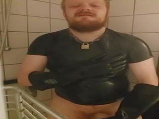 Rubbercub wanking i dusj